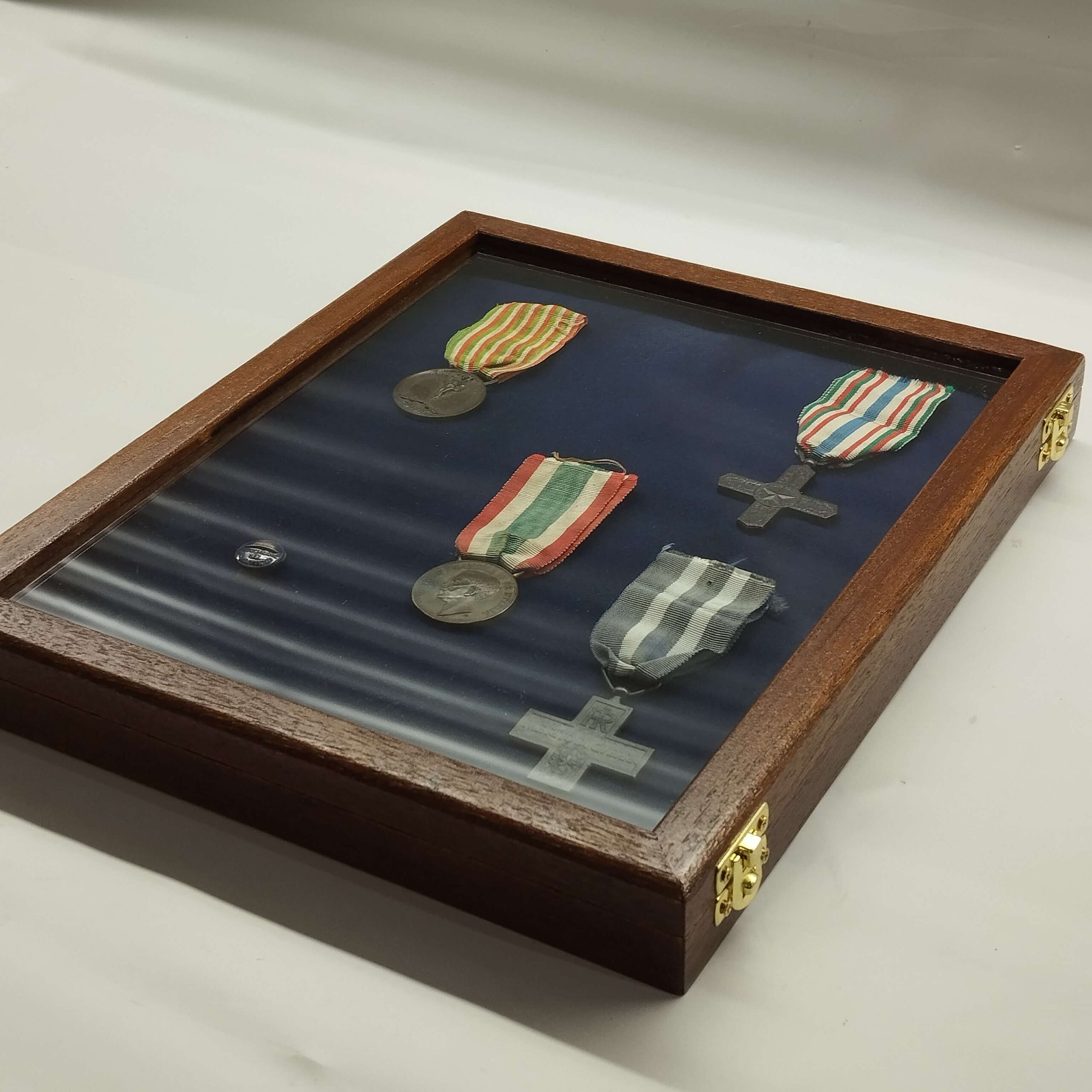Cadre de présentation pour médailles militaires, cadre en bois