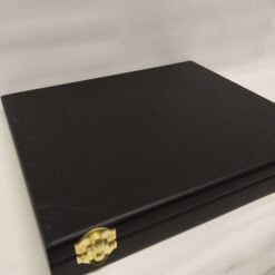 <h3><strong><em><span style="font-size: 130%;">Coins&More ® </span> </em></strong></h3> <h3><strong><em>accessori per Numismatica e collezionismo <span style="font-size: 100%;">realizzati a mano in Italia</span></em></strong></h3> <hr /> <blockquote><strong><em>Raffinato astuccio in legno di Alta qualità <span style="font-size: 120%;">15</span> caselle misura 6x4 cm </em></strong> Ideale per conservare accendini <strong>ZIPPO </strong>da collezione</blockquote> <ul> <li>Interno in soffice velluto</li> <li>Esterno rivestito in pregiata similpelle colore Blu</li> <li>Misure esterne 23x26,5 h 3,5 cm</li> <li>Altezza utile interna 2 cm</li> <li>Legno massello di Toulipier e Betulla</li> <li>Oggetto Numerato</li> </ul> <blockquote><img class="wp-image-7146 alignleft" src="https://www.coinsandmore.it/wp-content/uploads/images.jpg" alt="" width="91" height="80" /><em>Capiamo quanto alcune cose siano preziose per te e richiedano una conservazione adeguata e per questo motivo questo cofanetto è fatto di legno massello di alta qualità</em></blockquote>     <blockquote><em><img class="wp-image-8935 alignleft" src="https://www.coinsandmore.it/wp-content/uploads/solvent-free-seal-1.gif" alt="" width="91" height="90" />Tutto realizzato a mano in legno e velluto Italiano di prima qualità artigianalmente senza l'utilizzo di solventi o prodotti chimici.</em> L'oggetto è numerato singolarmente e verrà spedito corredato di certificato di Autenticità.</blockquote>     <em>(Se non immediatamente disponibile) Tempi di realizzazione <strong>10 giorni lavorativi</strong> ( per particolari esigenze o urgenze si prega di contattarci prima di effettuare l'acquisto</em> <em><img class="wp-image-7283 alignleft" src="https://www.coinsandmore.it/wp-content/uploads/delivery-truck-300x300.png" alt="" width="84" height="84" /> </em> <em>               <img class="wp-image-9032 alignleft" src="https://www.coinsandmore.it/wp-content/uploads/8ce44b12bf5ca205ae6c8784d6fb6edf-1-300x98.jpg" alt="" width="265" height="87" /></em>     <p style="text-align: left;"><strong><em>SPEDIZIONI CON CORRIERE ESPRESSO TRACCIATO IN TUTTO IL MONDO</em></strong></p> <hr /> <em><strong>ULTERIORI SERVIZI :</strong></em> <ul> <li>Permuta del tuo vecchio monetiere , accessorio numismatico o anche monete antiche finalizzato all'acquisto di un mio prodotto.</li> <li>Confezioni regalo per festività o cerimonie</li> <li>Preventivi per mobili su misura</li> </ul> <em>Nel mio store <a href="https://www.coinsandmore.it">COINS&MORE</a>  troverai accessori per :</em> <em>Monete ,Medaglie, Fossili, Penne , Orologi , Gioielli, Coltelli, Rasoi ,e Molto altro</em> <em><strong>Seguici per rimanere sempre aggiornato!! Siamo su tutti i principali social network!! clicca qui sotto quello che più ti interessa per essere indirizzato</strong></em> <strong><span style="font-size: 150%;"><a href="https://www.facebook.com/CoinsandmoreItaly">Facebook</a> , <a href="https://www.instagram.com/coinsandmore/">Instagram</a> ,<a href="https://www.youtube.com/channel/UChD2ortYDvhqedBuBNQcNQw">YouTube</a> , <a href="https://www.pinterest.it/coinsmore">Pinterest</a></span> e molti altri</strong> <img class="alignnone wp-image-7284" src="https://www.coinsandmore.it/wp-content/uploads/12496771-garanzia-di-qualita-300x300.jpg" alt="" width="56" height="56" /><img class="alignnone wp-image-7285" src="https://www.coinsandmore.it/wp-content/uploads/pagamenti-sicuri-paypal-300x50.png" alt="" width="258" height="43" /> <div></div> <div>Per maggiori informazioni contattaci info@coinsandmore.it</div>