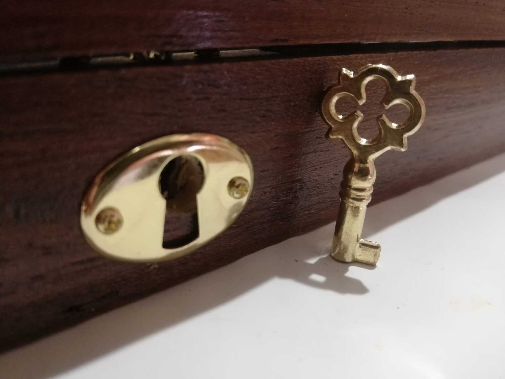Serratura - Lock with key - Serrure - Mit Schlüssel verriegeln - Cerradura  con llave - Coins&More
