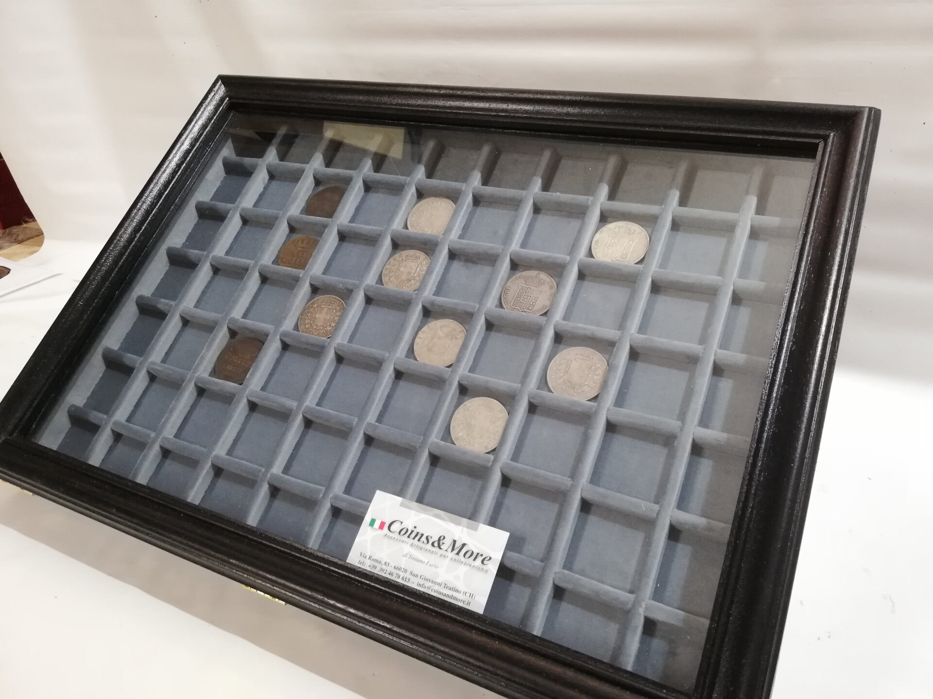 Teca vetrina espositore in legno per collezionismo espositore per monete  capsule quadrum mini coins&more handmade in Italy -  Italia